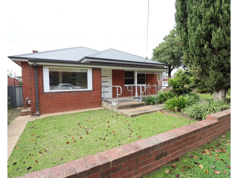 11 Lewisham Avenue, Wagga Wagga NSW 2650