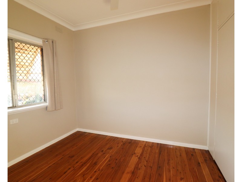 32 Walteela Avenue, Mount Austin NSW 2650