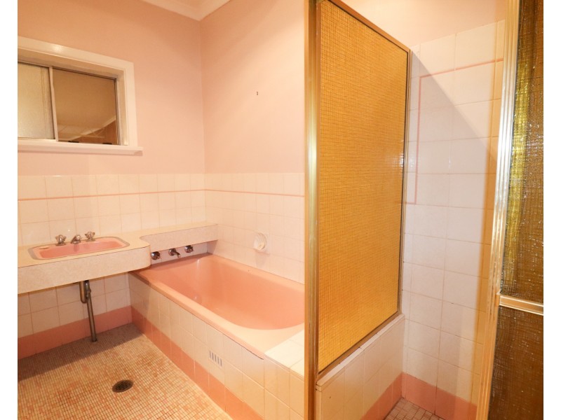 32 Walteela Avenue, Mount Austin NSW 2650