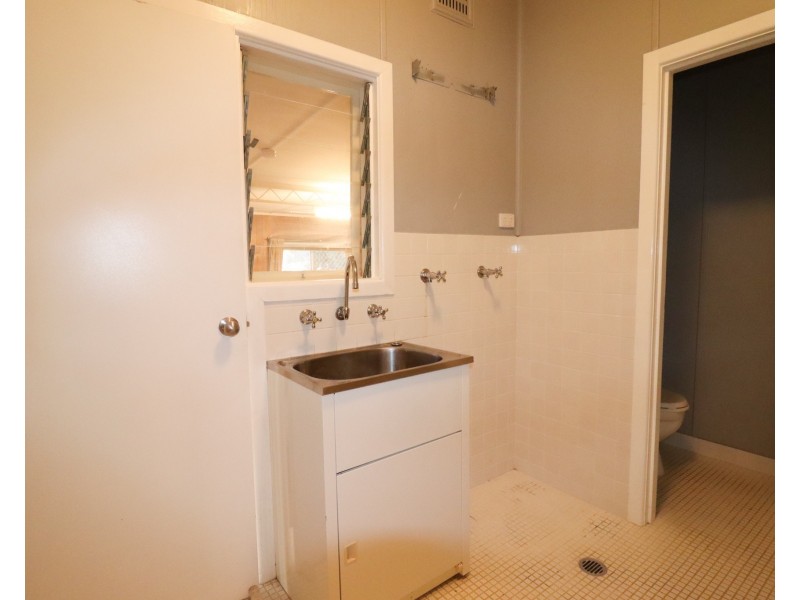 32 Walteela Avenue, Mount Austin NSW 2650