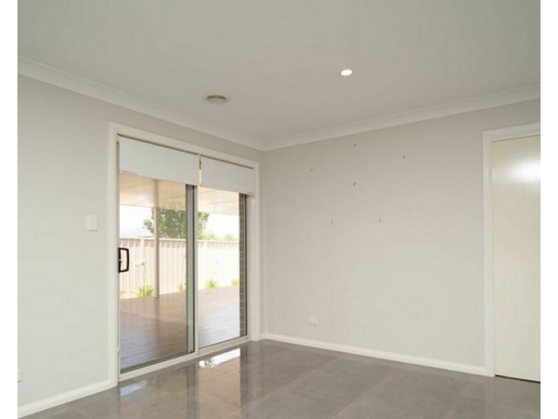 1 Goonawarra Street, Gobbagombalin NSW 2650