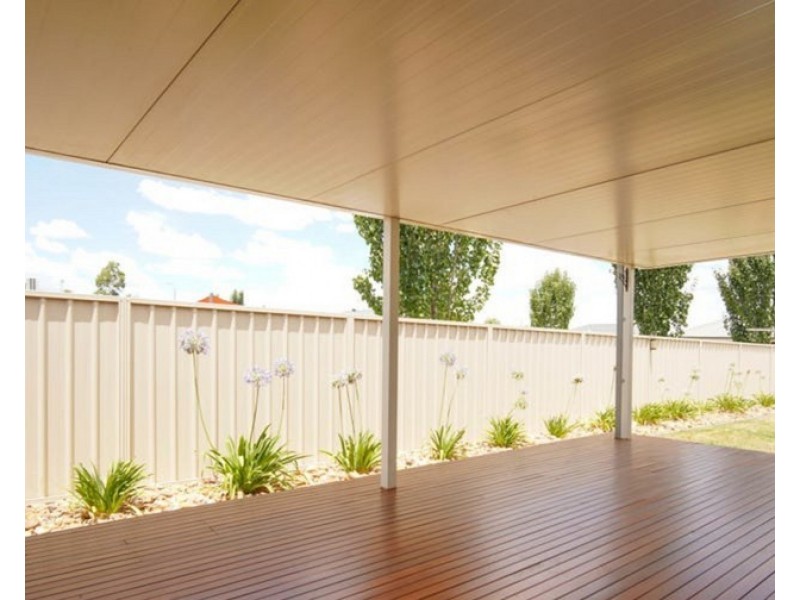 1 Goonawarra Street, Gobbagombalin NSW 2650