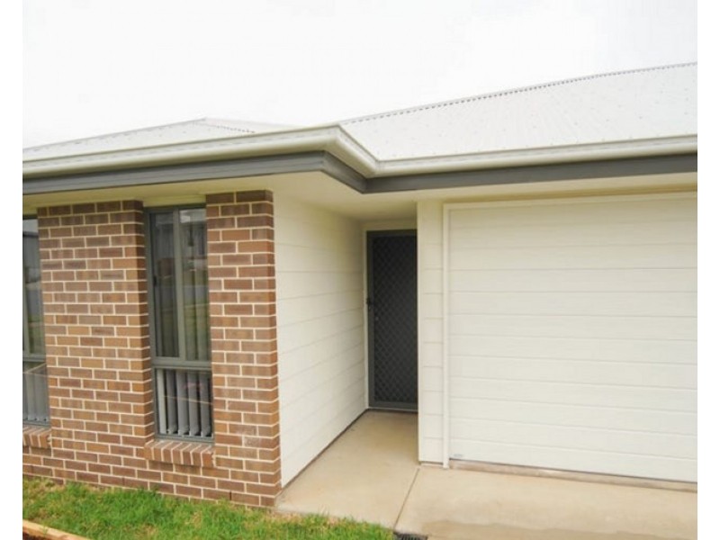 2/8 Gasnier Loop, Boorooma NSW 2650