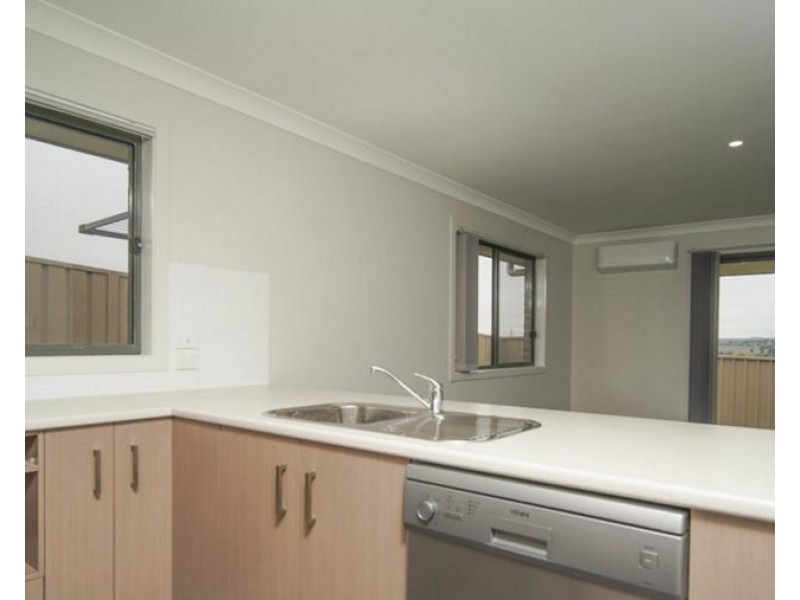 2/8 Gasnier Loop, Boorooma NSW 2650