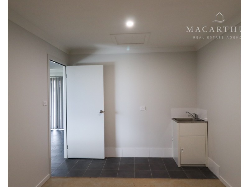 1/140 Muttama Parade, Gobbagombalin NSW 2650