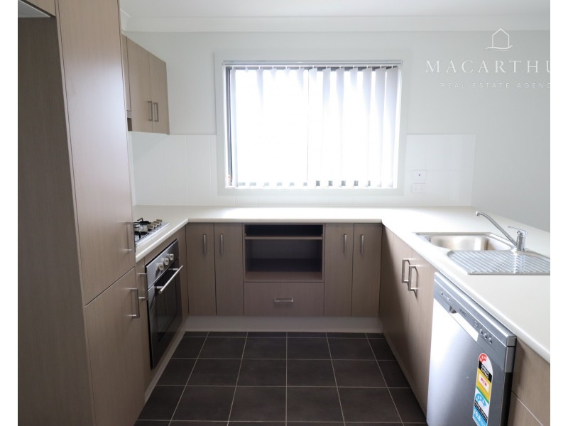 2/140 Muttama Parade, Gobbagombalin NSW 2650