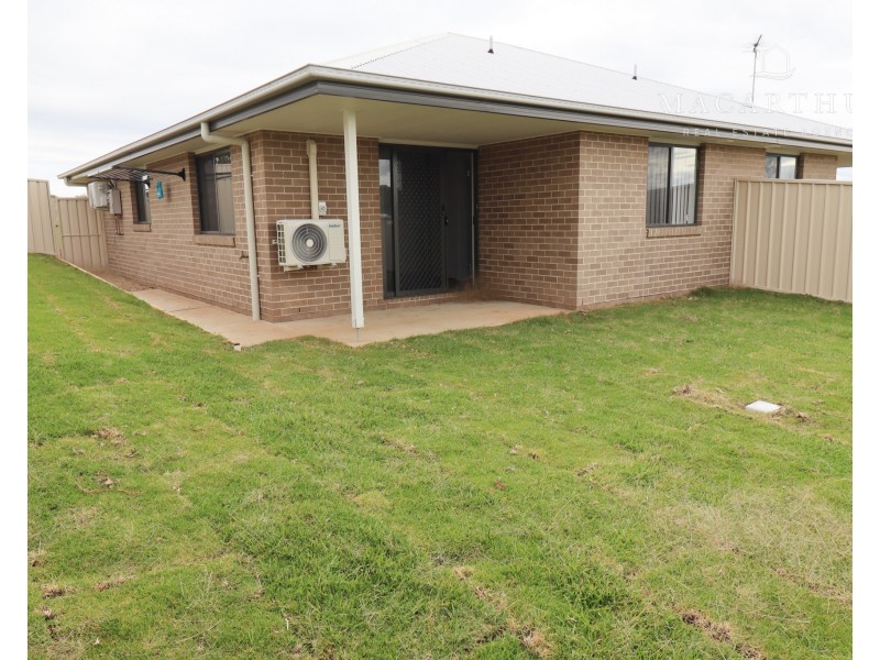 2/140 Muttama Parade, Gobbagombalin NSW 2650