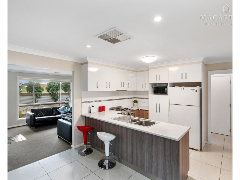 1/80 Messenger Avenue, Boorooma NSW 2650