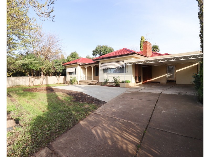 342 Lake Albert Road, Kooringal NSW 2650
