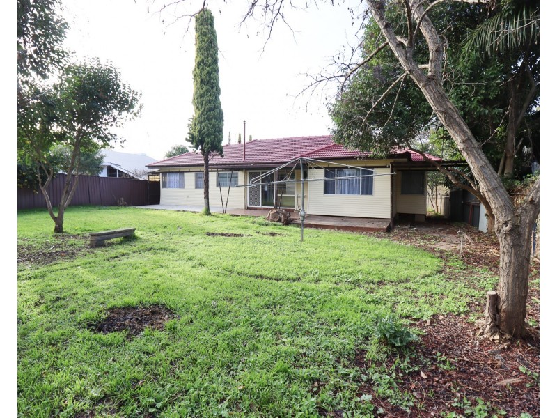342 Lake Albert Road, Kooringal NSW 2650