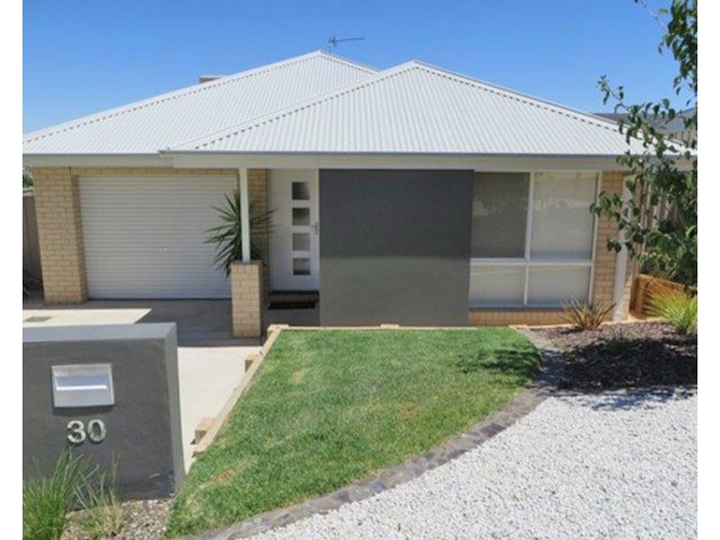 1/30 Osterley Street, Bourkelands NSW 2650