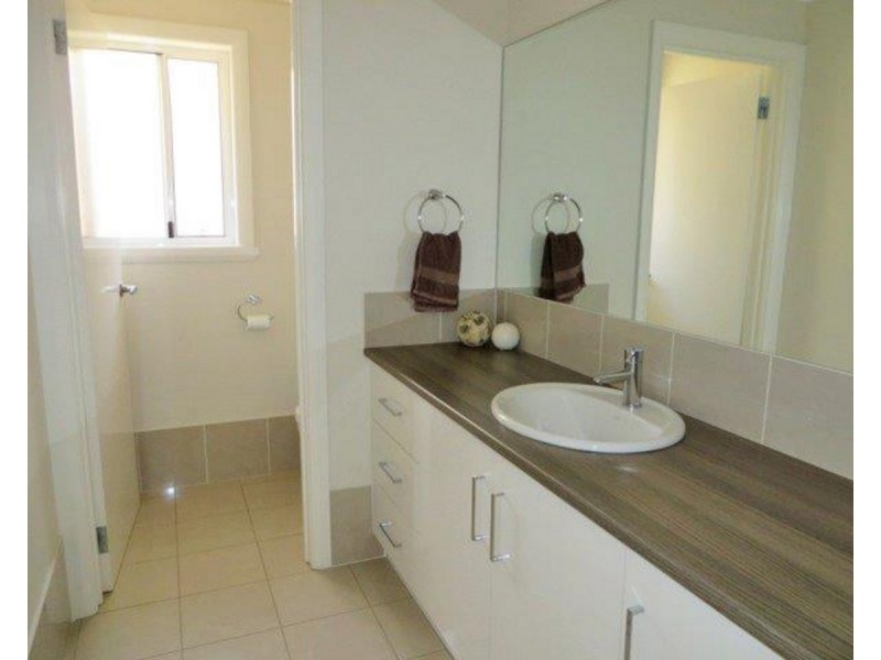 1/30 Osterley Street, Bourkelands NSW 2650