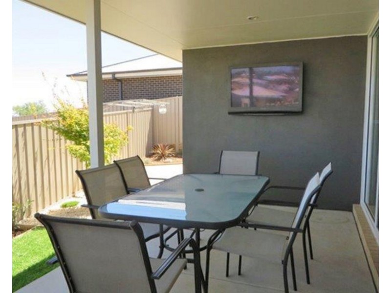 1/30 Osterley Street, Bourkelands NSW 2650