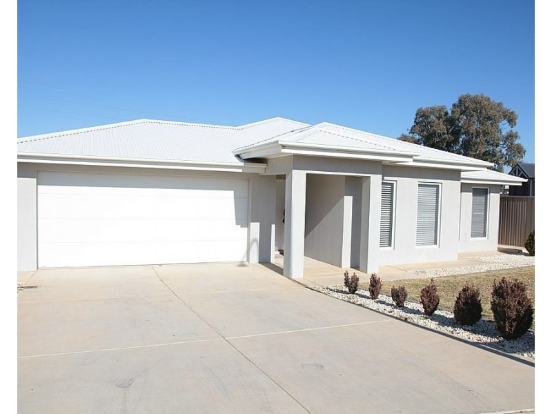 1/8 Kellerman Crescent, Boorooma NSW 2650