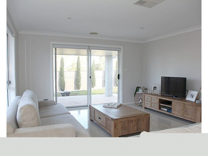 1/8 Kellerman Crescent, Boorooma NSW 2650