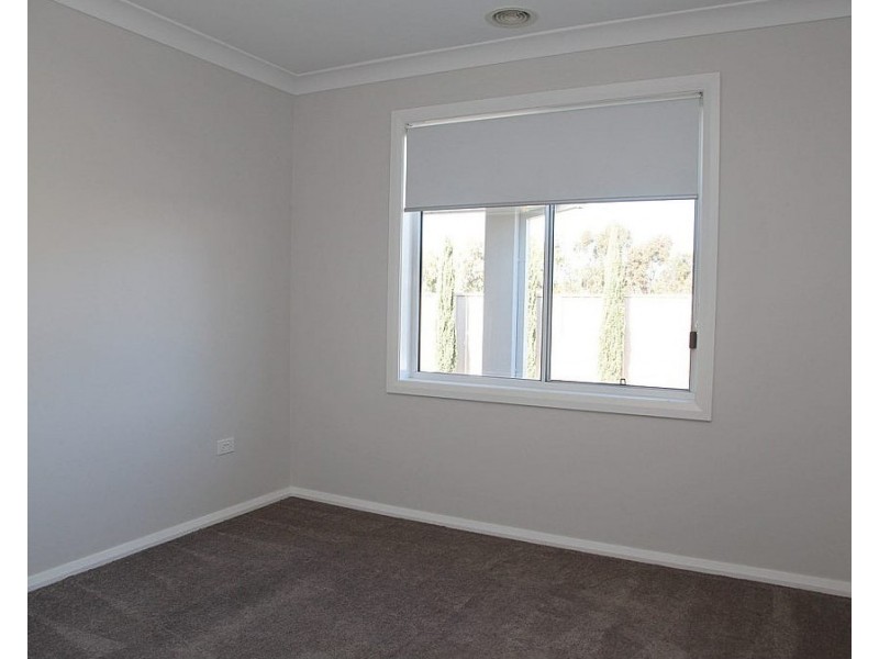 1/8 Kellerman Crescent, Boorooma NSW 2650