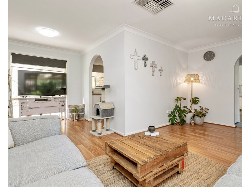 20 Langi Crescent, Glenfield Park NSW 2650
