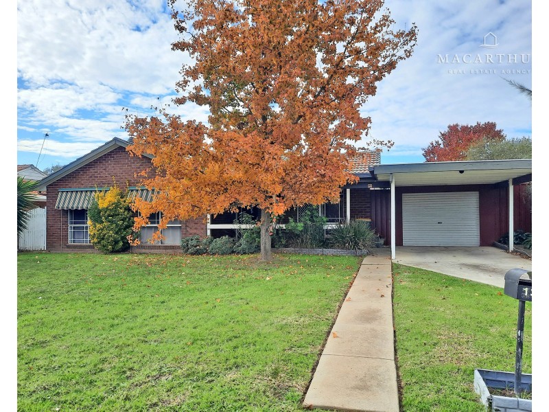 13 Lockett Place, Tolland NSW 2650