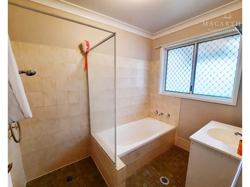 13 Lockett Place, Tolland NSW 2650