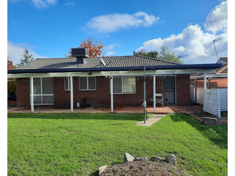 13 Lockett Place, Tolland NSW 2650