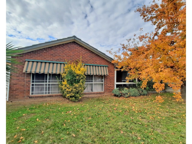 13 Lockett Place, Tolland NSW 2650