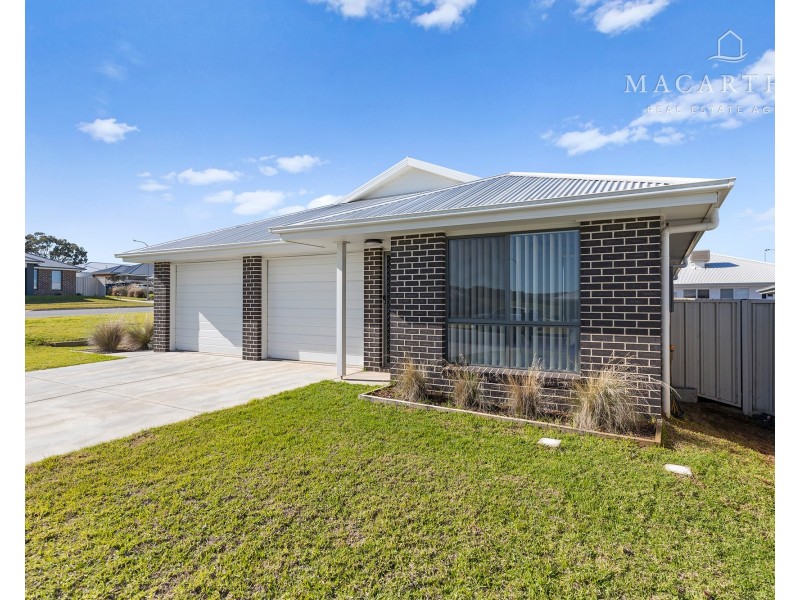 1 & 2/1 Ronald Street, Gobbagombalin NSW 2650
