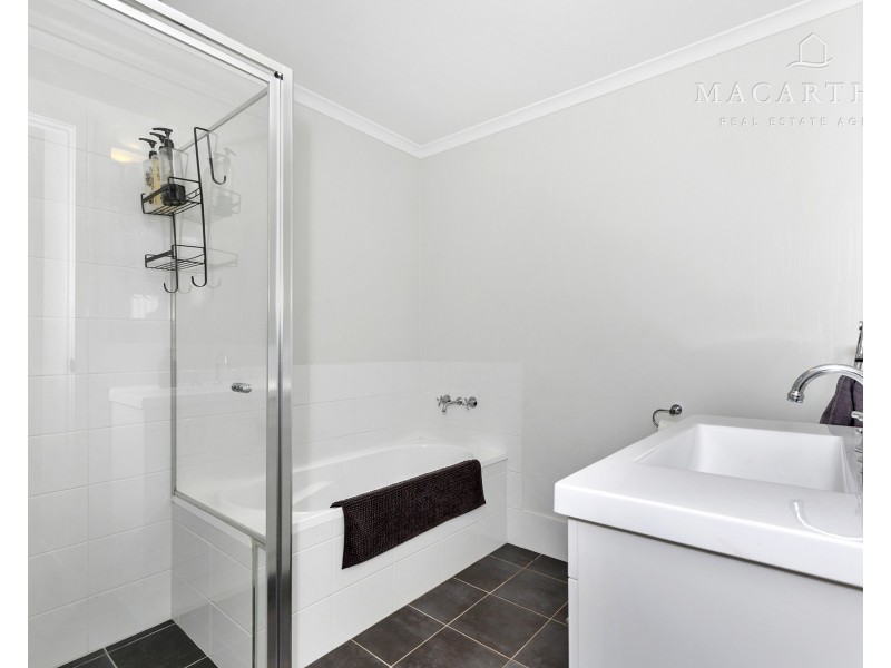 1 & 2/1 Ronald Street, Gobbagombalin NSW 2650