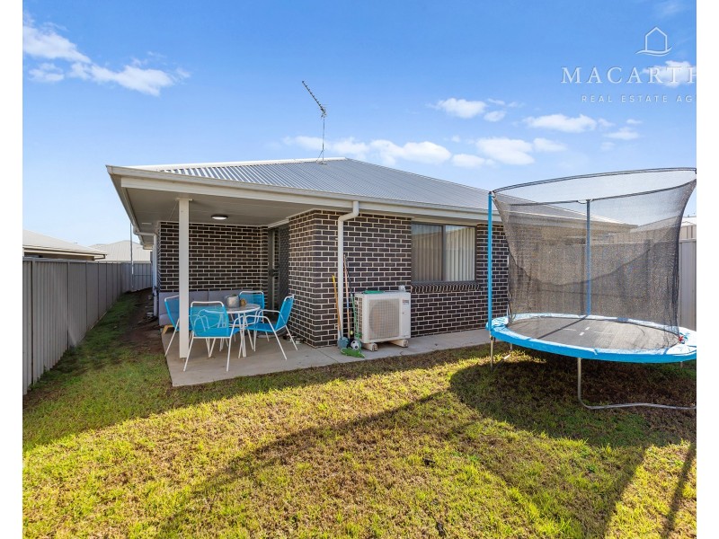 1 & 2/1 Ronald Street, Gobbagombalin NSW 2650