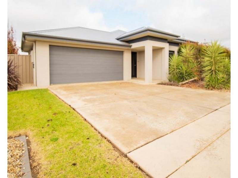 111 Strickland Drive, Boorooma NSW 2650