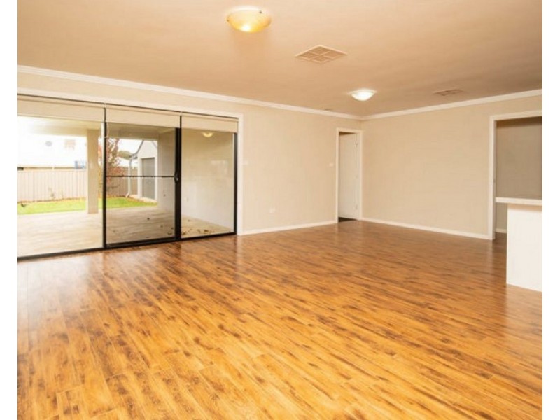 111 Strickland Drive, Boorooma NSW 2650