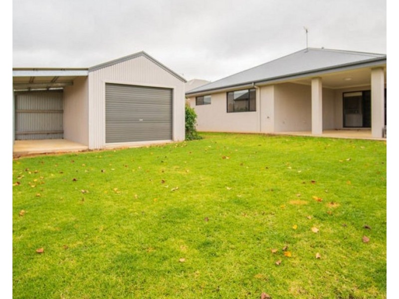 111 Strickland Drive, Boorooma NSW 2650