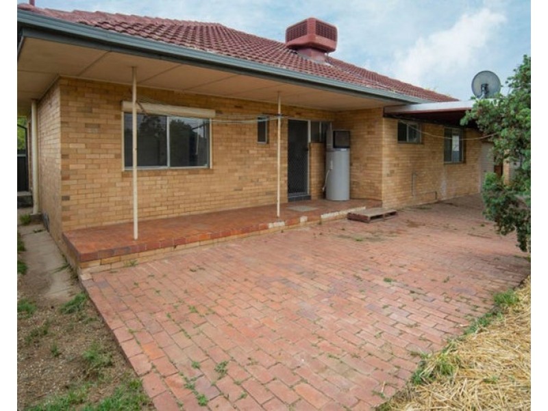 65 Main Street, Lake Albert NSW 2650