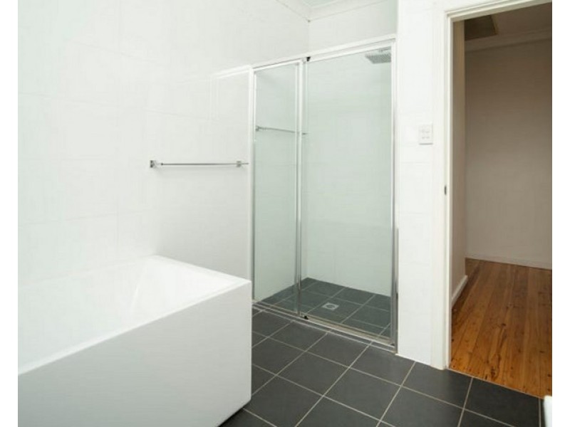 65 Main Street, Lake Albert NSW 2650