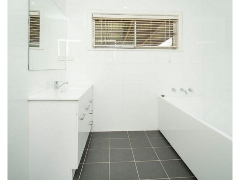 65 Main Street, Lake Albert NSW 2650