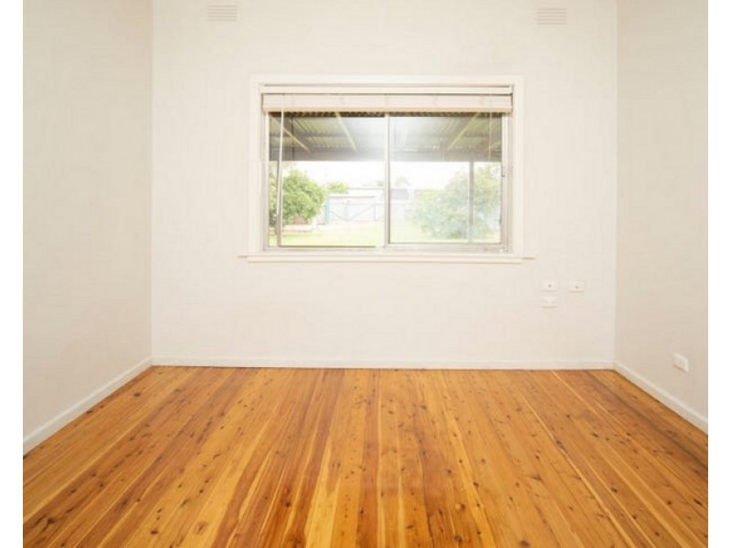 65 Main Street, Lake Albert NSW 2650