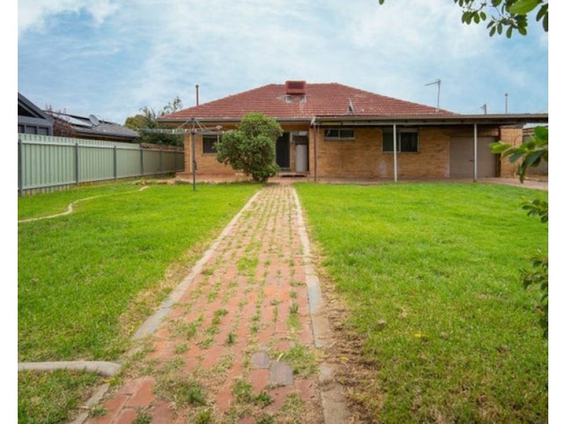 65 Main Street, Lake Albert NSW 2650