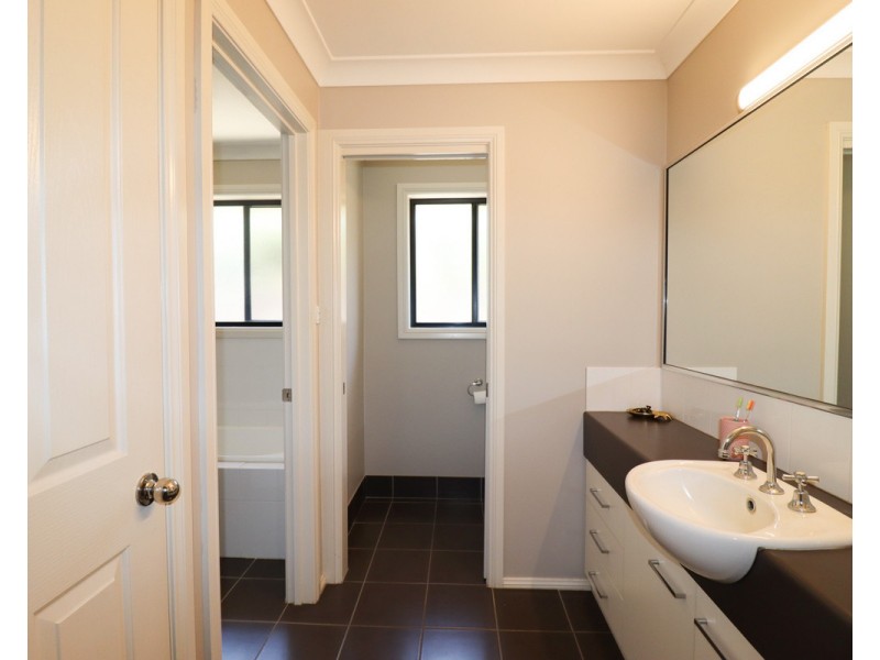 2 Barrima Drive, Glenfield Park NSW 2650