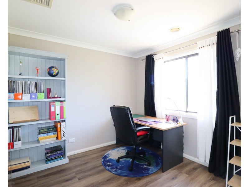 2 Barrima Drive, Glenfield Park NSW 2650