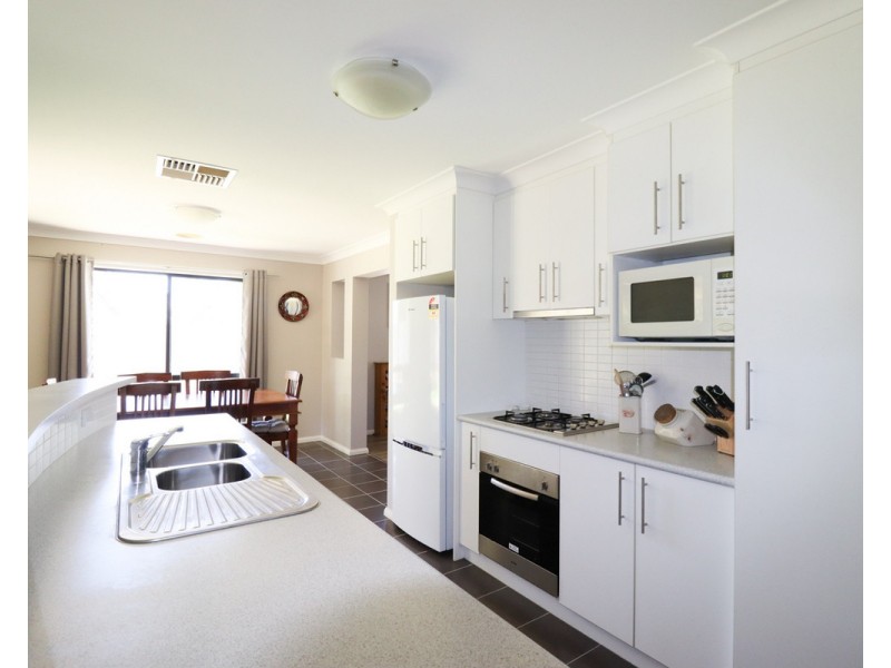 2 Barrima Drive, Glenfield Park NSW 2650