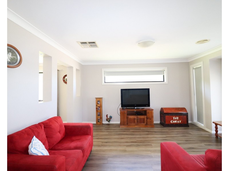 2 Barrima Drive, Glenfield Park NSW 2650