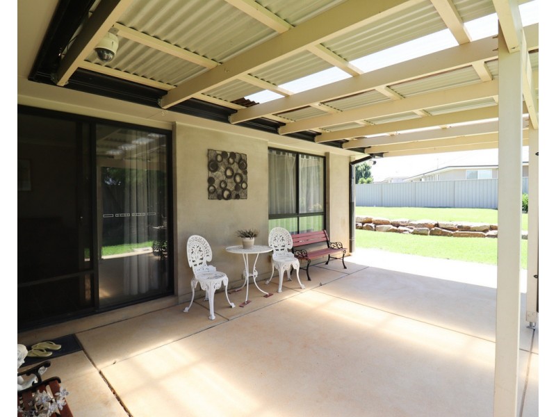 2 Barrima Drive, Glenfield Park NSW 2650