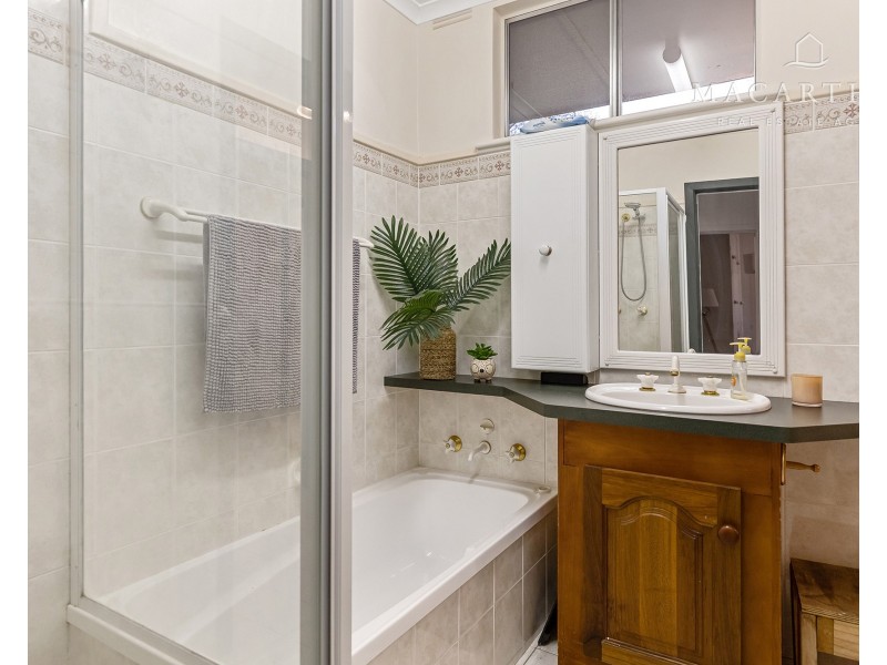 3 Waranga Avenue, Mount Austin NSW 2650