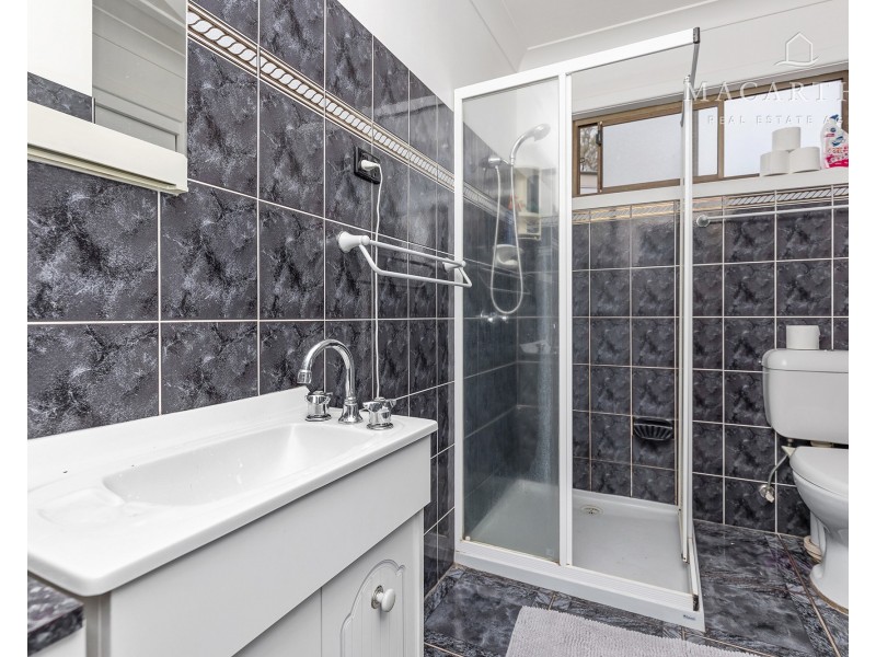 3 Waranga Avenue, Mount Austin NSW 2650