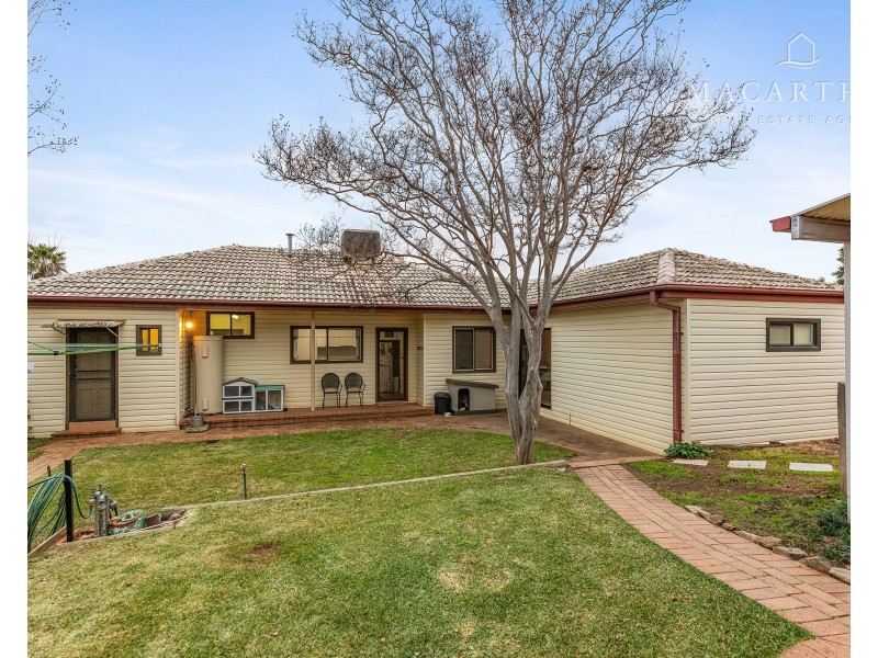 3 Waranga Avenue, Mount Austin NSW 2650