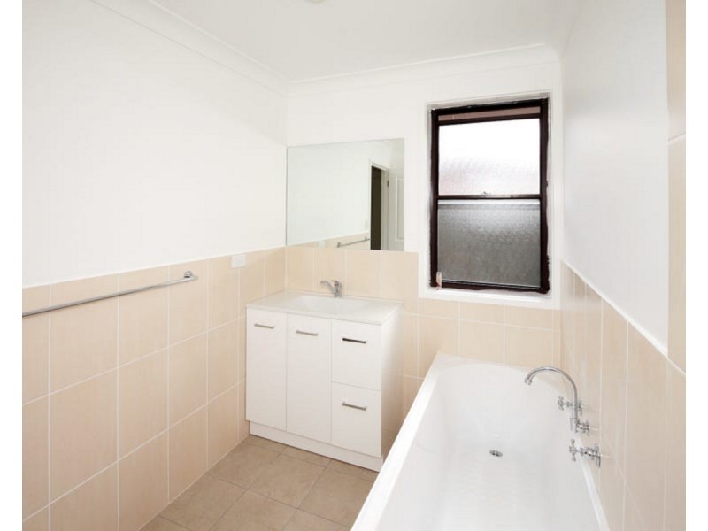 22 Maple Road, Lake Albert NSW 2650