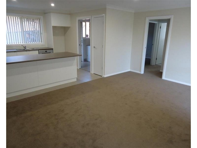 2/2 Dunn Avenue, Forest Hill NSW 2651