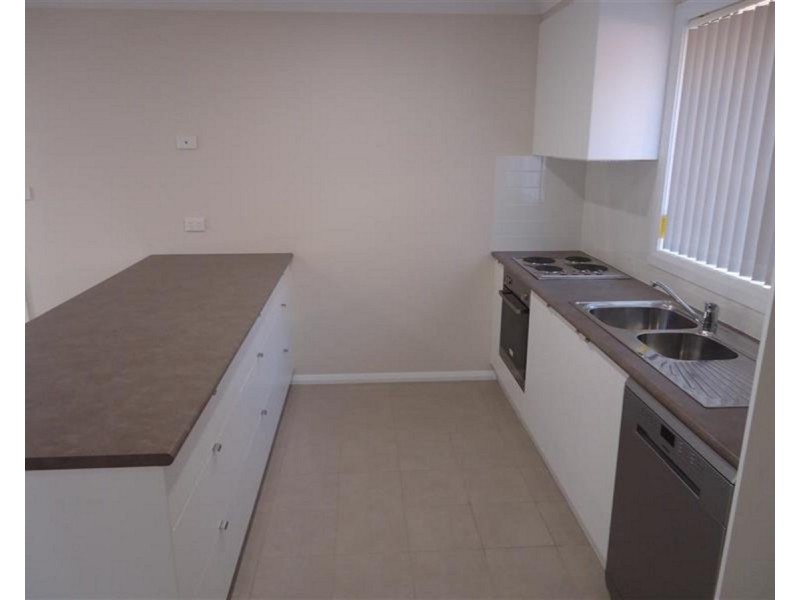 2/2 Dunn Avenue, Forest Hill NSW 2651