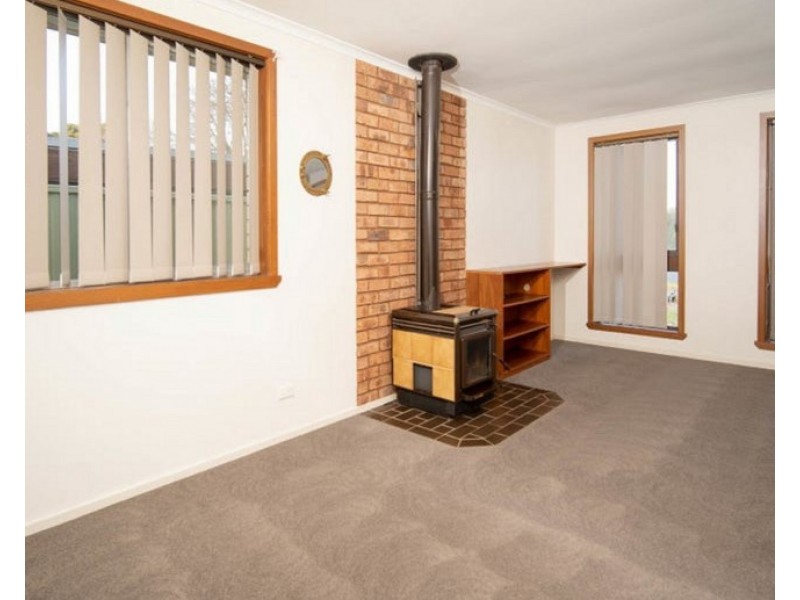 13 Telopea Crescent, Lake Albert NSW 2650