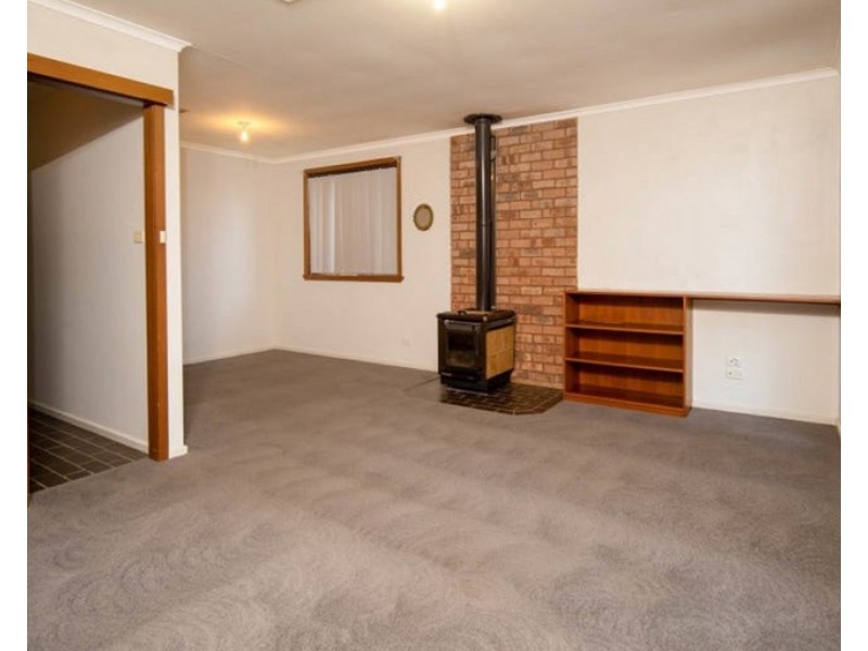 13 Telopea Crescent, Lake Albert NSW 2650