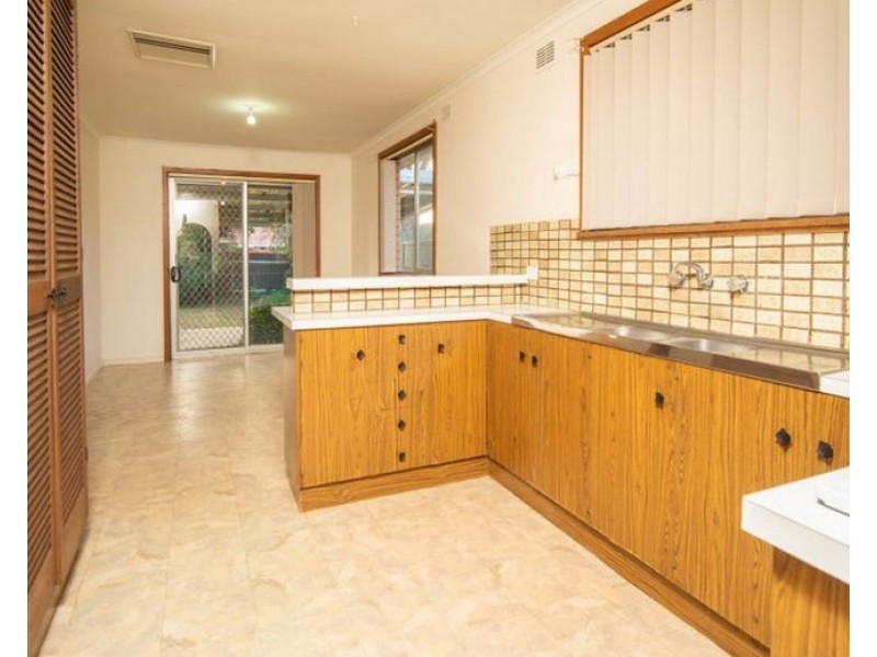 13 Telopea Crescent, Lake Albert NSW 2650
